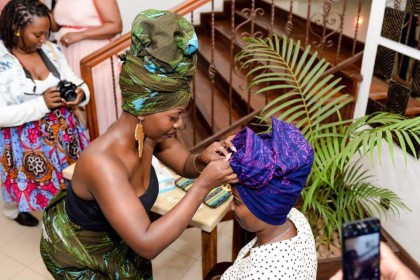 « Osez le foulard »; un mouvement afro-féministe né de DK Ange