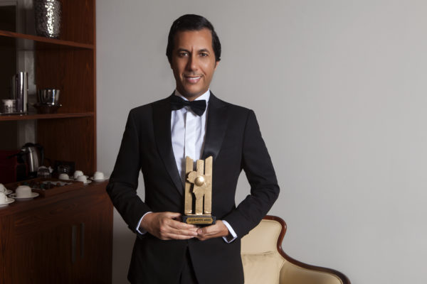 Simo Benbachir: reporter de la jet set, de Casablanca à Los Angeles