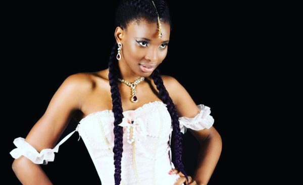 Chaila Bari ; nouvelle pépite noire du mannequinat belge.