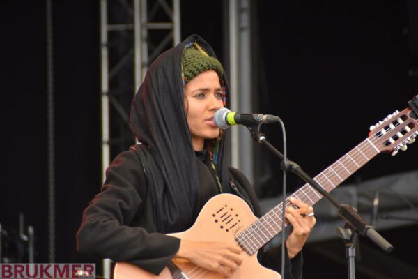 Nneka, la mère supérieure ! Niger touch !