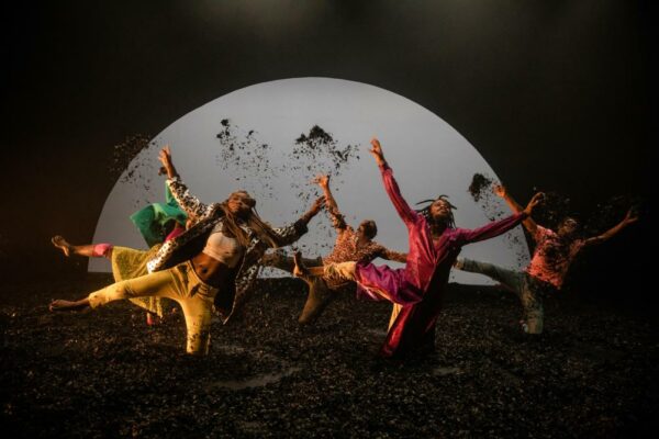 Wakatt fait danser le temps présent par le génie de Serge Aimé Coulibaly