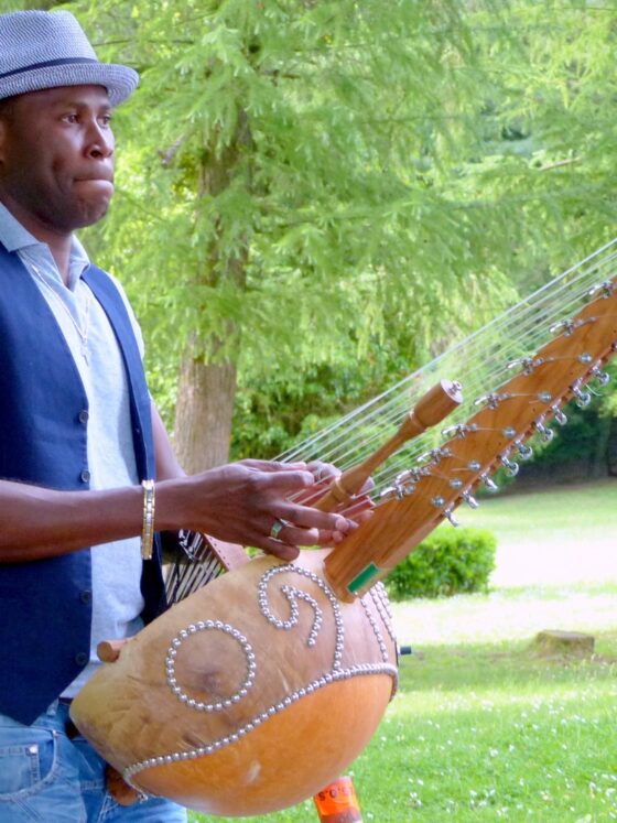 Mamadou Dramé ; Artiste, griot contemporain